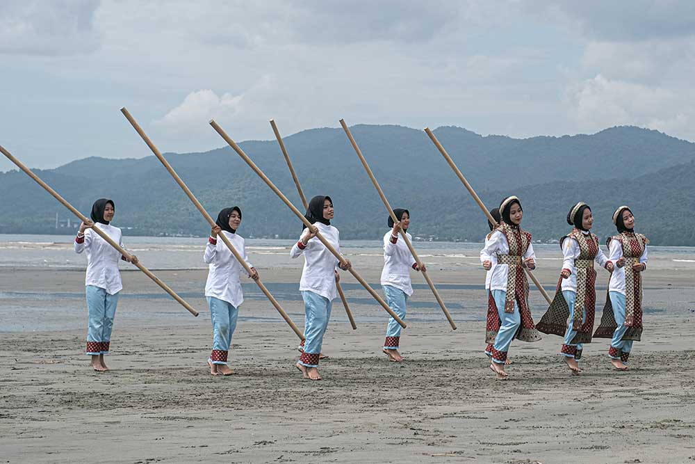  Pertunjukan Tarian Tradisional di Pesisir Konawe