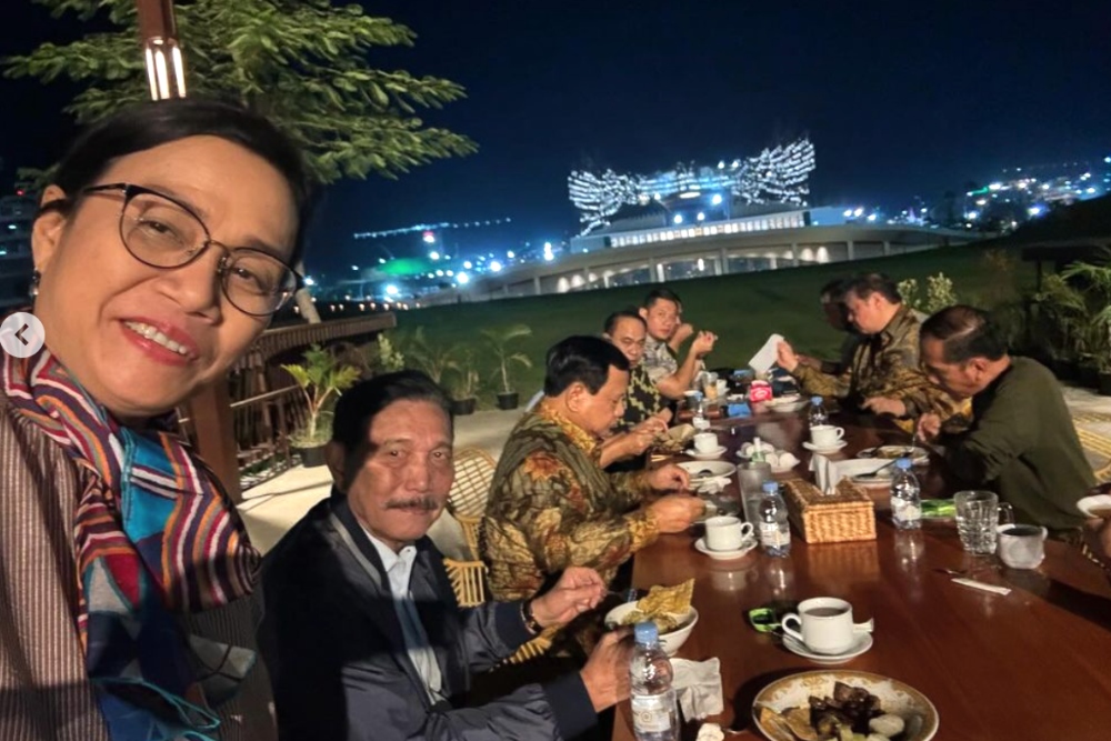  Mundur dari Ketum Golkar, Airlangga Duduk di Samping Jokowi saat Makan Malam di IKN