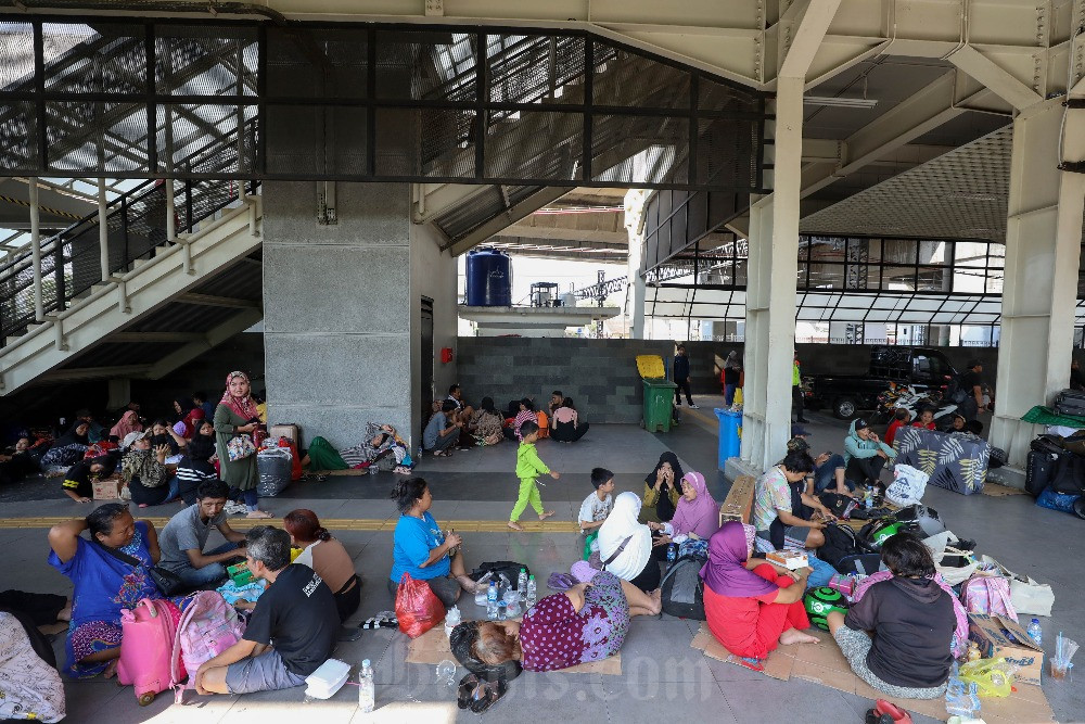  Warga Korban Kebakaran Mengungsi Di Stasiun Manggarai