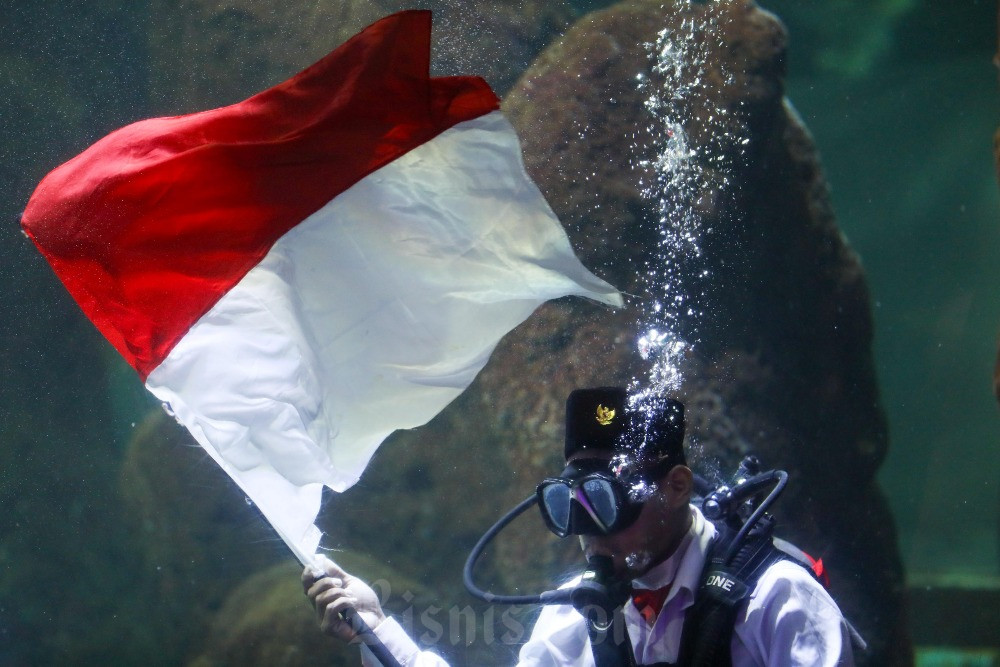  Gladi Bersih Pengibaran Bendera Dalam Air