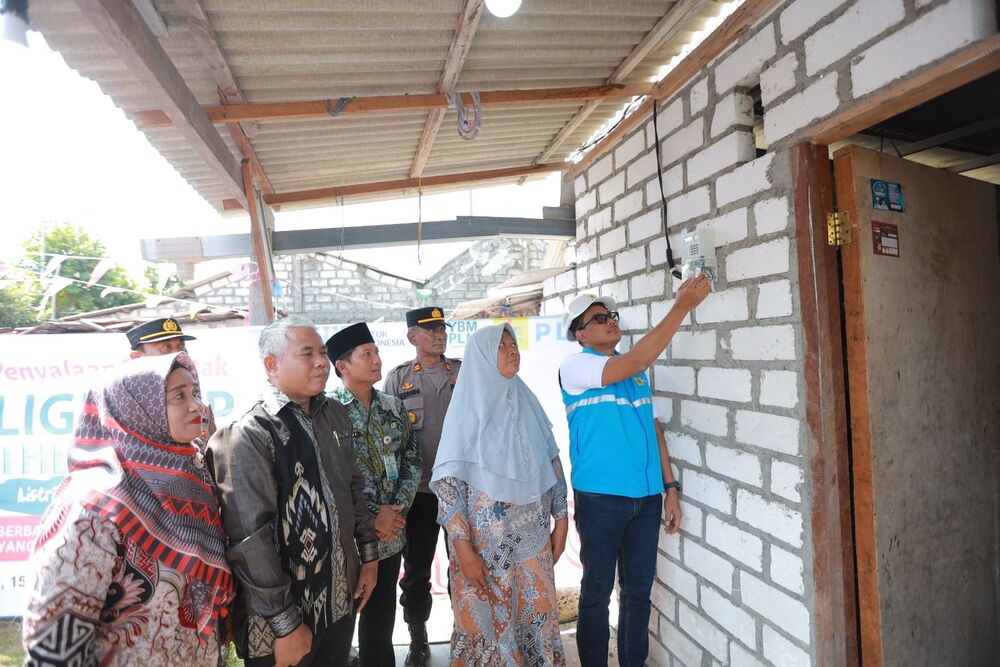  Semarak HUT ke-79 RI, PLN Sambung Listrik Gratis 155 Warga di Jatim