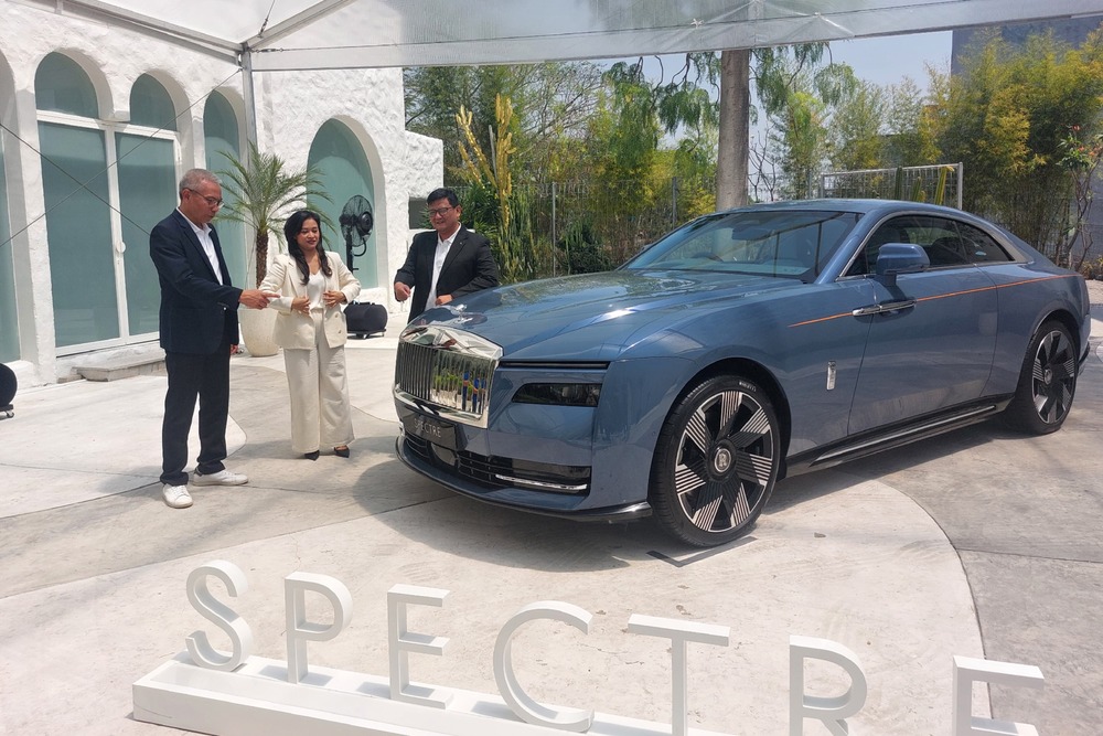  Rolls-Royce Bertenaga Listrik Dipamerkan di Surabaya