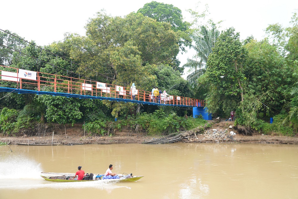  BRI Bantu Mobilitas dan Ekonomi Desa dengan Jembatan Gantung