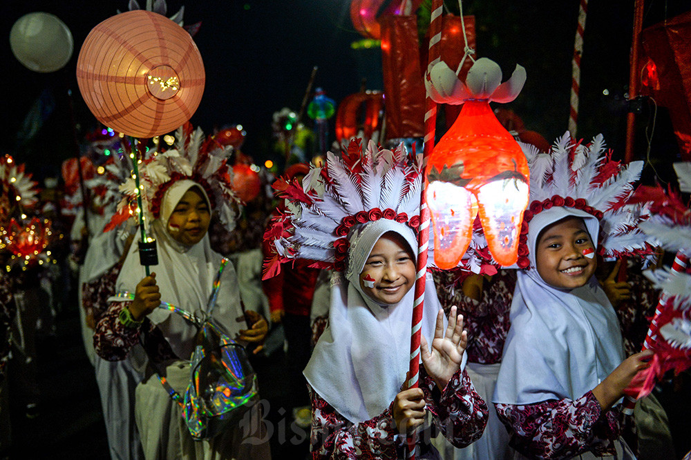  Puluhan Sekolah Ikut Karnaval Kemerdekaan di Sumedang