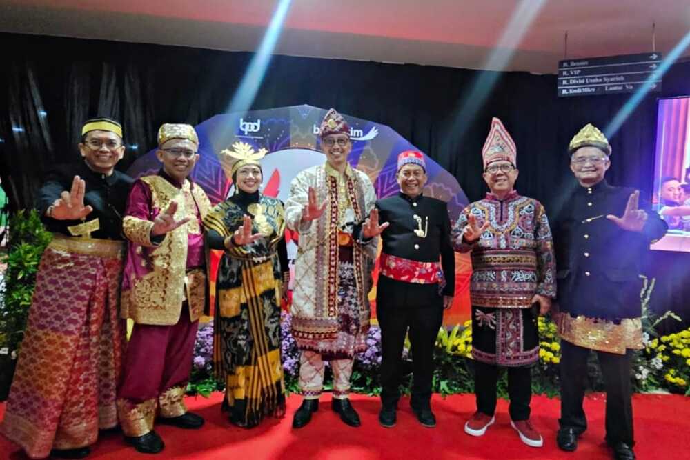  Semangat Keragaman Merwarnai HUT Bank Jatim
