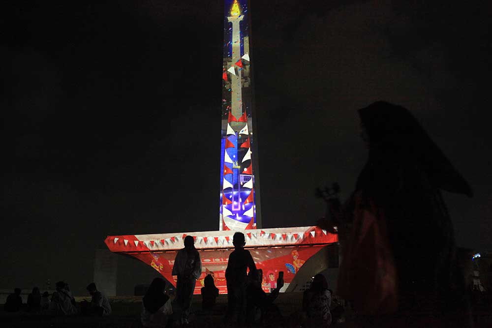  Pertunjukan Video Mapping di Tugu Monumen Nasional (Monas)