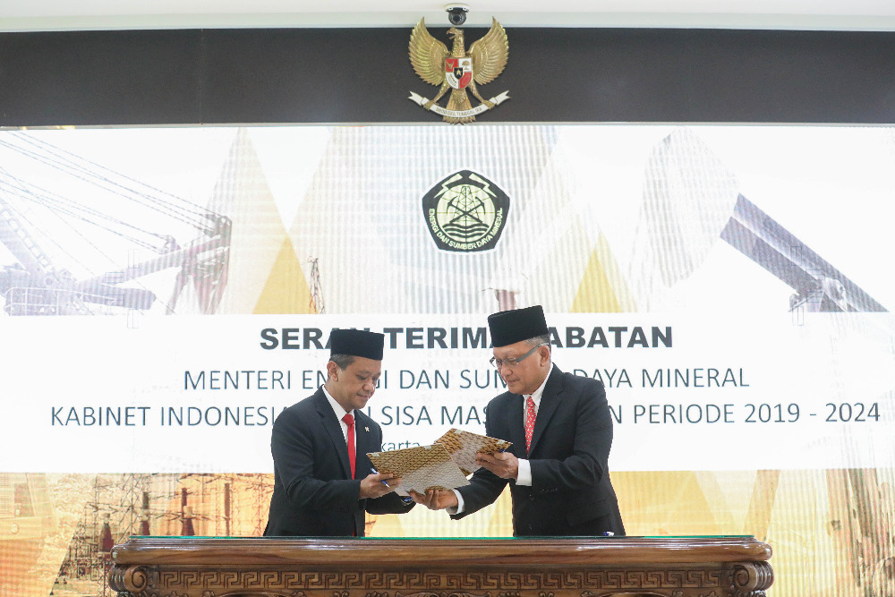 Bahlil Lahadalia Lakukan Serah Terima Jabatan Menteri ESDM Dengan Arifin Tasrif