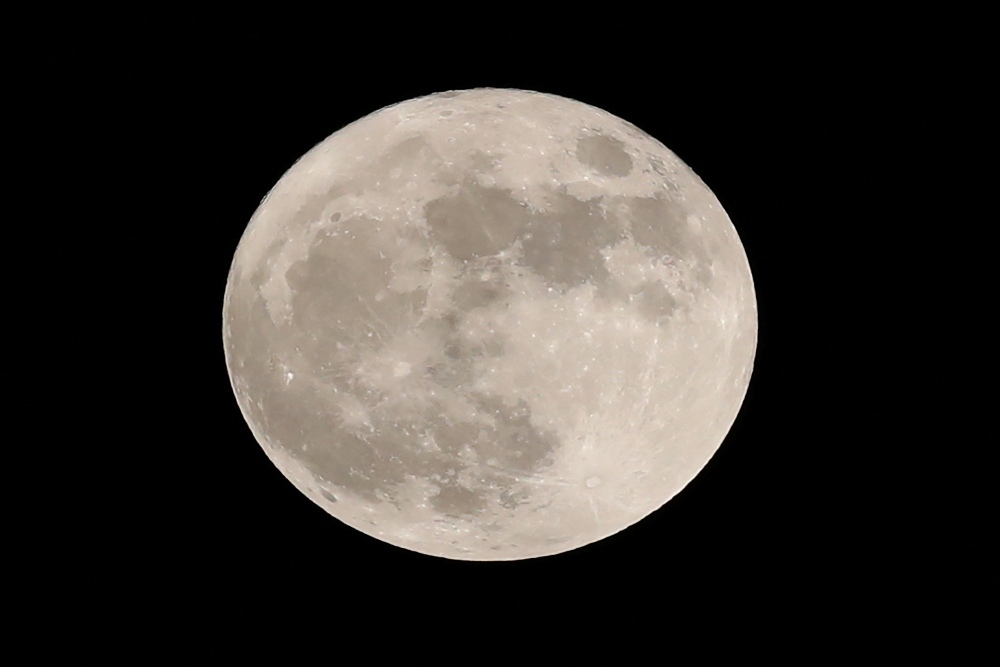  Cara Menyaksikan Supermoon Biru Malam Ini, Fenomena Cantik di Langit