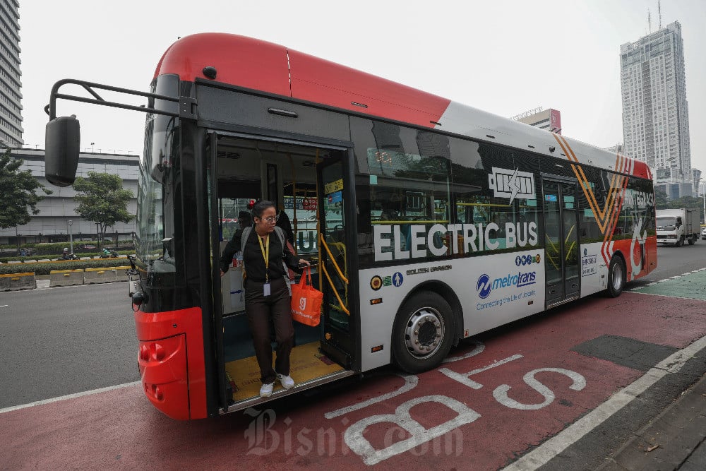  Transjakarta Targetkan 300 Bus Listrik Dapat Beroperasi Pada Akhir 2024