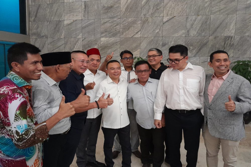  Momen Dasco Gerindra & Masinton PDIP Berpelukan Usai RUU Pilkada Batal Disahkan