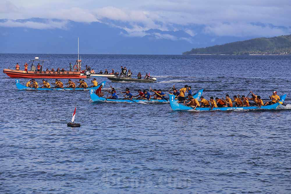  Lomba Perahu Kora-Kora