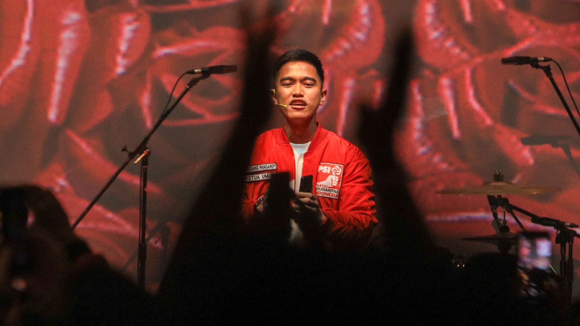 Ketua Umum Partai Solidaritas Indonesia (PSI) Kaesang Pangarep menghadiri Konser Pilpres Santuy Ojo Rungkad di Jakarta, Selasa (24/10/2023) - Bisnis/Suselo Jati