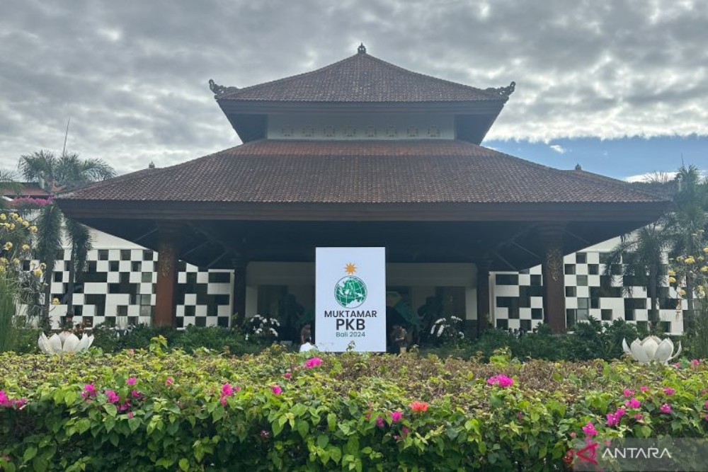  Demo Tolak Muktamar PKB Ricuh, Massa Saling Dorong dengan Polisi