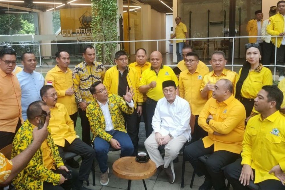  Tak Mau Kalah dengan Anies, Ridwan Kamil Sambangi Kantor DPD Golkar Jakarta