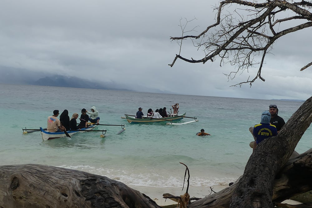  Wisata Pantai Liang di Maluku Tengah