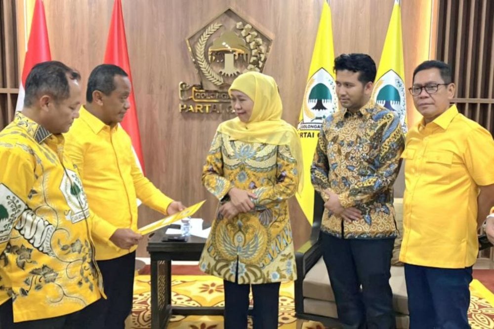  Maju Pilkada Jatim, Khofifah-Emil Terima Surat Dukungan dari Golkar