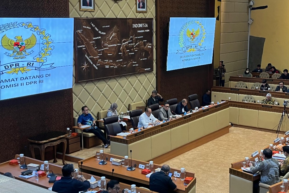  Jelang Pendaftaran Calon Kepala Daerah, DPR Bahas 3 PKPU dan 3 Perbawaslu