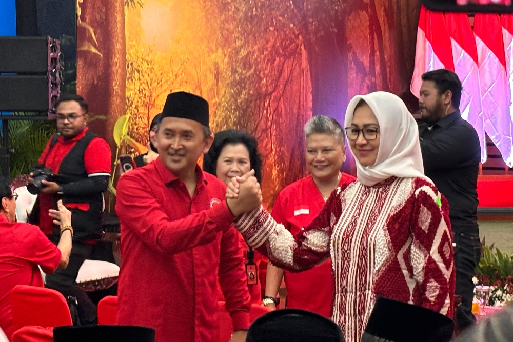  Airin Rachmi "Ganti Kostum" Berbaju Merah Tiba di PDIP, Siap Diusung jadi Cagub Banten