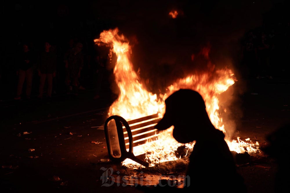  Demo di Semarang Ricuh, Gas Air Mata Ditembakkan hingga Lukai Masyarakat Sipil