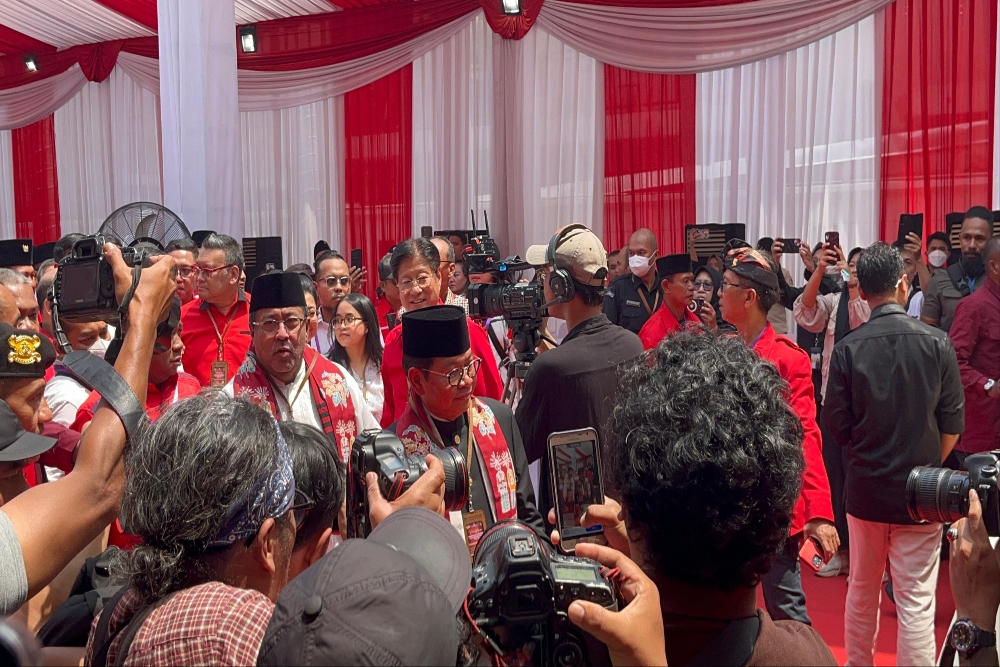  Pramono–Rano Karno Tiba di KPU Jakarta, Massa Justru Elu-elukan Ahok