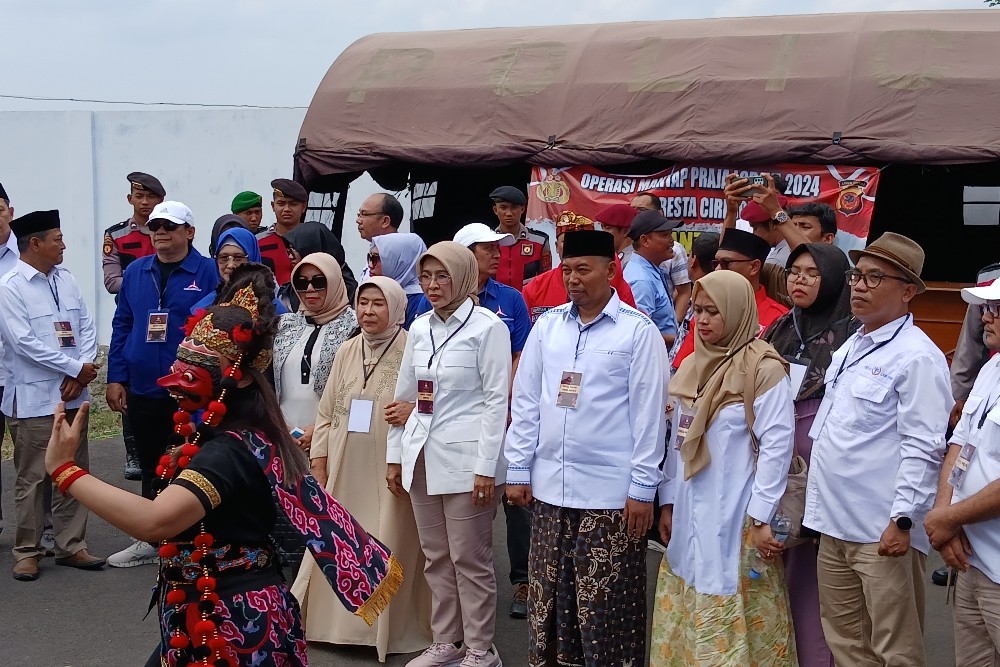  Di Hadapan Pendukung, Wahyu Tjiptaningsih Sebut 70% Jalan di Kabupaten Cirebon Rusak