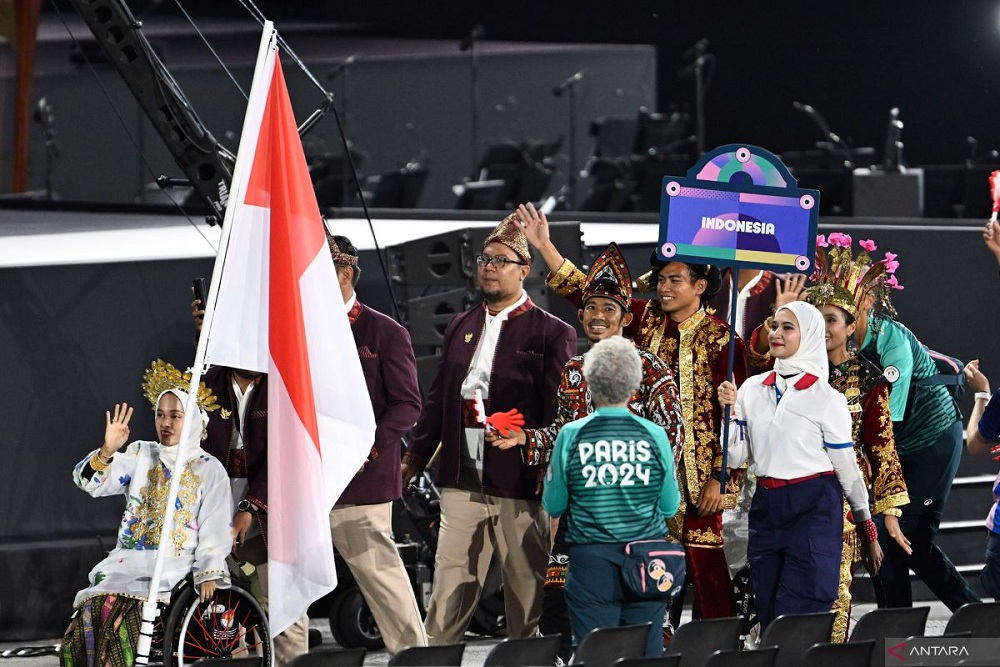  Opening Paralimpiade Paris 2024, Indonesia Memikat Lewat Baju Adat