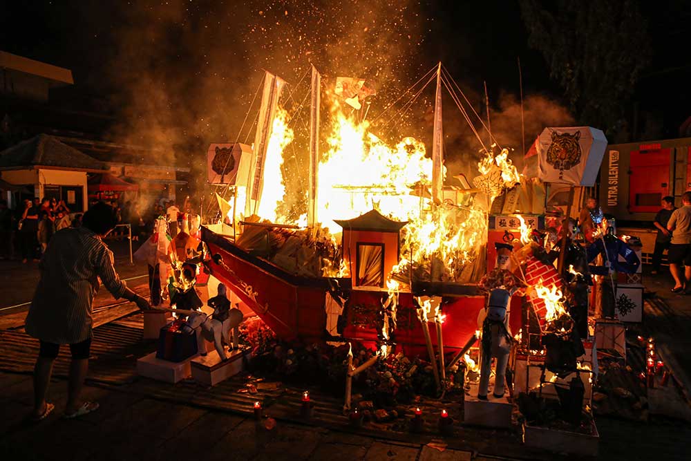  Ritual Sembahyang Ulambana (Phu Tu) King Hoo Ping di Klenteng Tjie Lam Tjay Semarang