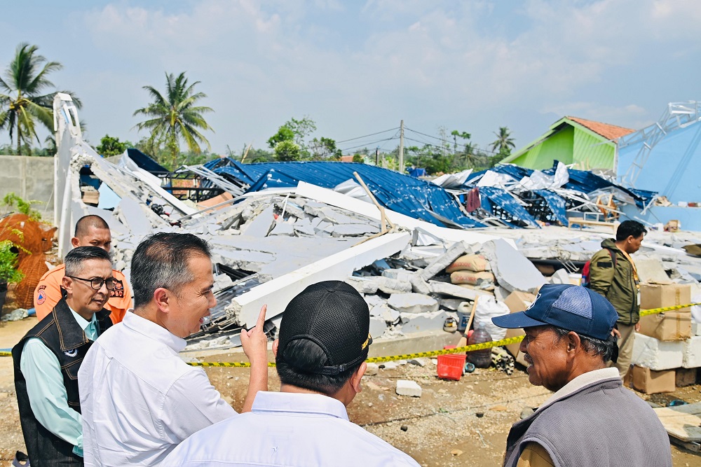  Kunjungi Lokasi Bencana Alam di Bogor, Bey Minta Warga Waspadai Hujan Ekstrem