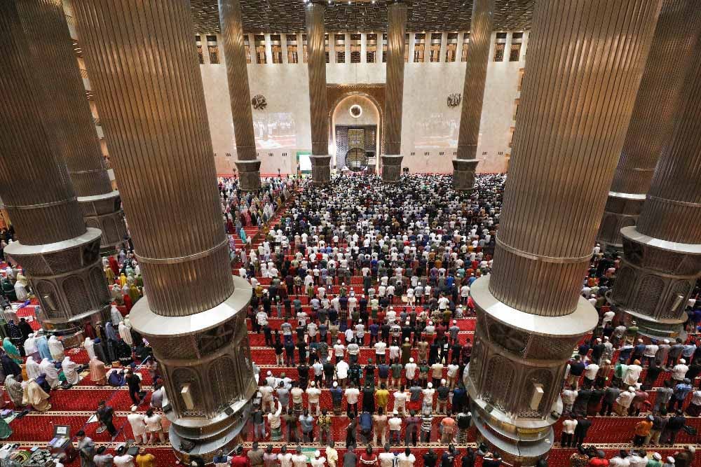  Kemenag Imbau Azan Magrib TV via Running Text saat Misa Akbar Paus Fransiskus di GBK