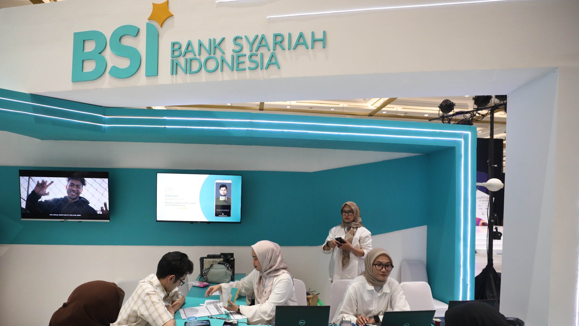  Adu Kinerja BSI (BRIS) dan CIMB Niaga (BNGA)