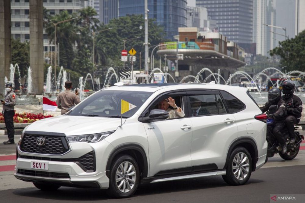 Jokowi Sambut Kedatangan Paus Fransiskus di Istana Negara Jakarta