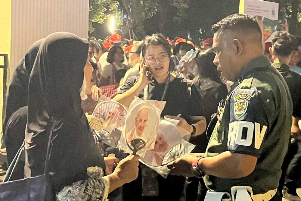  Hore, Untung 10 Kali Lipat Jual Pernak-pernik Bertema Paus Fransiskus