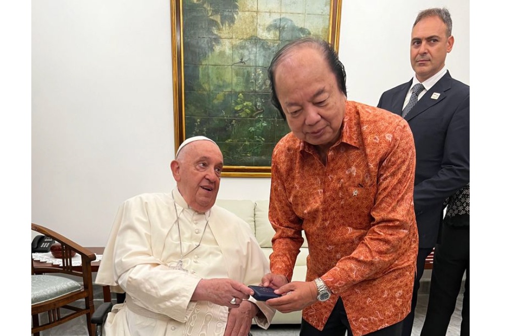  Dato Sri Tahir Bertemu Paus Fransiskus Sebelum Terbang Ke Papua Nugini