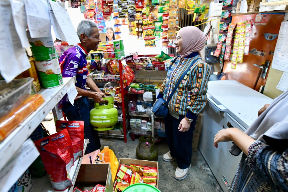  Dirut Pertamina Turun Gunung Cek Stok Elpiji 3 Kg di Surakarta