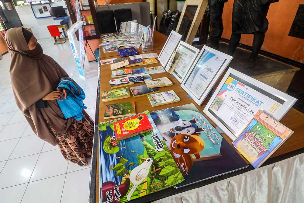  Tingkatkan Minat Baca Masyarakat, Perpustakaan di Kediri Gelar Pameran Lukisan dan Lomba Menulis