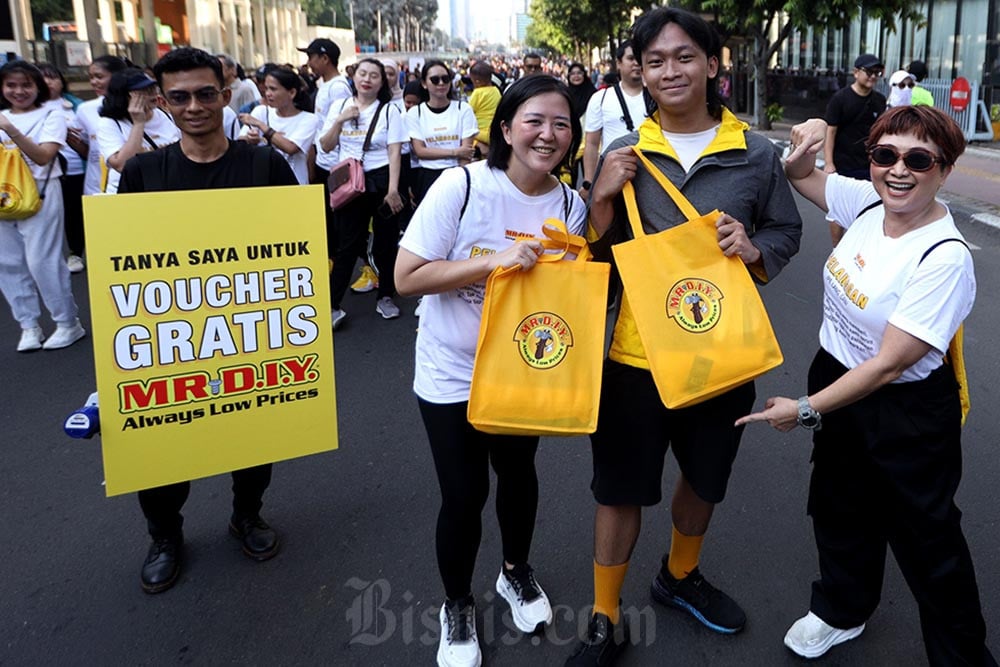  Memperingati Hari Pelanggan Nasional MR.DIY Bagikan Bingkisan