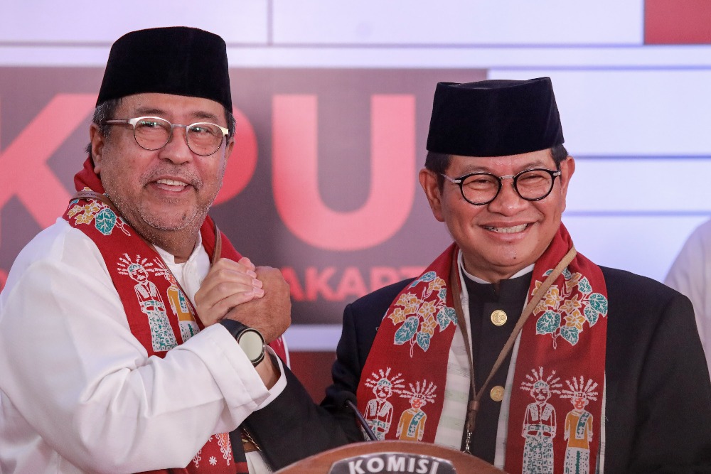 Pasangan bakal calon Gubernur dan Wakil Gubernur Jakarta, Pramono Anung (kanan) dan Rano Karno di Kantor KPU DKI Jakarta, Rabu (28/8/2024). Bisnis/Arief Hermawan