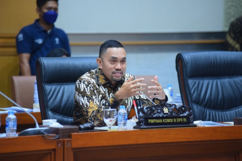 Bendahara Umum Partai Nasdem Ahmad Sahroni meyakini akan menang mudah melawan Ridwan Kamil dalam ajang Pilgub Jakarta 2024/DPR