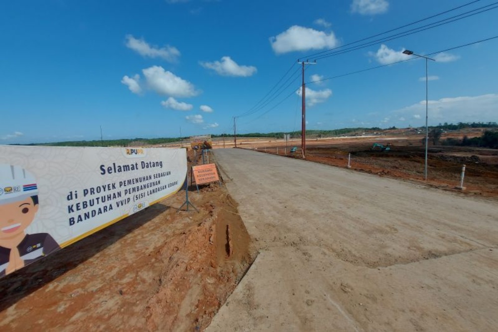 Suasana jalan menuju Bandara VVIP Ibu Kota Nusantara (IKN) di Penajam Paser Utara, Kalimantan Timur, seperti yang terlihat pada Minggu (28/7/2024). (ANTARA/Andi Firdaus/nbl)