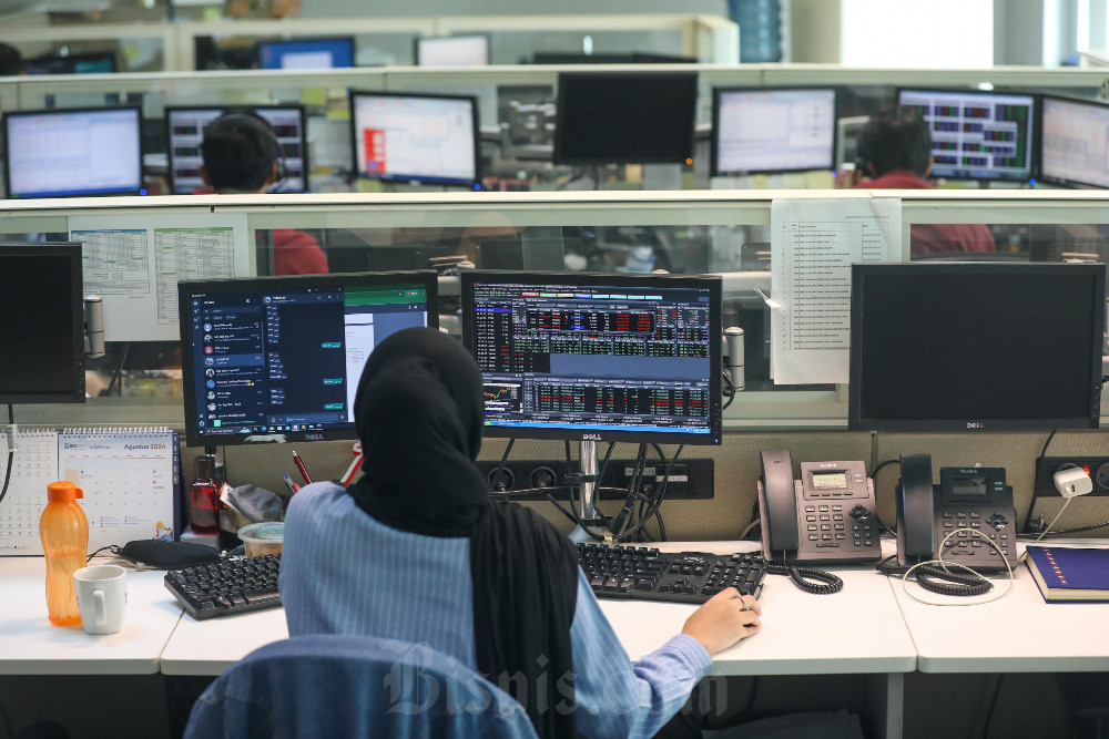 IHSG berpeluang lanjut menguat ke level 7.800 pada perdagangan hari ini Senin, (9/9/2024). Cek rekomendasi saham AMMN, TINS, ELSA hingga WIIM hari ini. Bisnis/Himawan L Nugraha