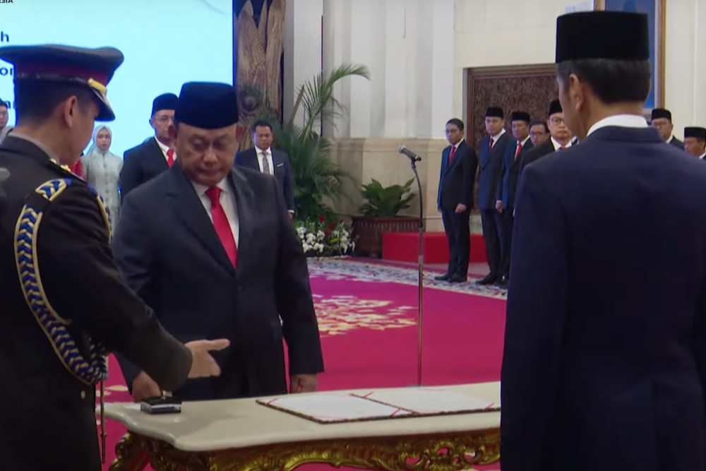 Dadan Hindayana resmi dilantik oleh Presiden Joko Widodo (Jokowi) sebagai Kepala Badan Gizi Nasional, Senin (19/8/2024) di Istana Negara, Jakarta - Youtube Setpres.