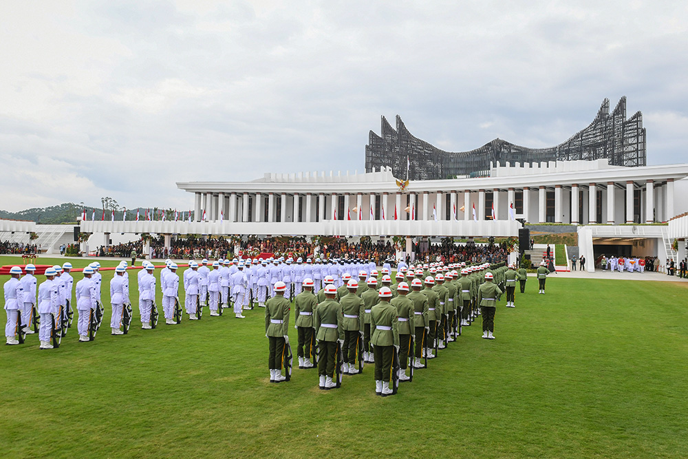 Upacara HUT ke-79 RI di IKN
Suasana upacara Peringatan Detik-detik Proklamasi Kemerdekaan Republik Indonesia (RI) di lapangan upacara Istana Negara Ibu Kota Nusantara (IKN), Penajam Paser Utara, Kalimantan Timur, Sabtu (17/8/2024). Upacara dalam rangka hari ulang tahun (HUT) ke-79 RI tersebut mengusung tema Nusantara Baru Indonesia Maju. ANTARA FOTO/Hafidz Mubarak A