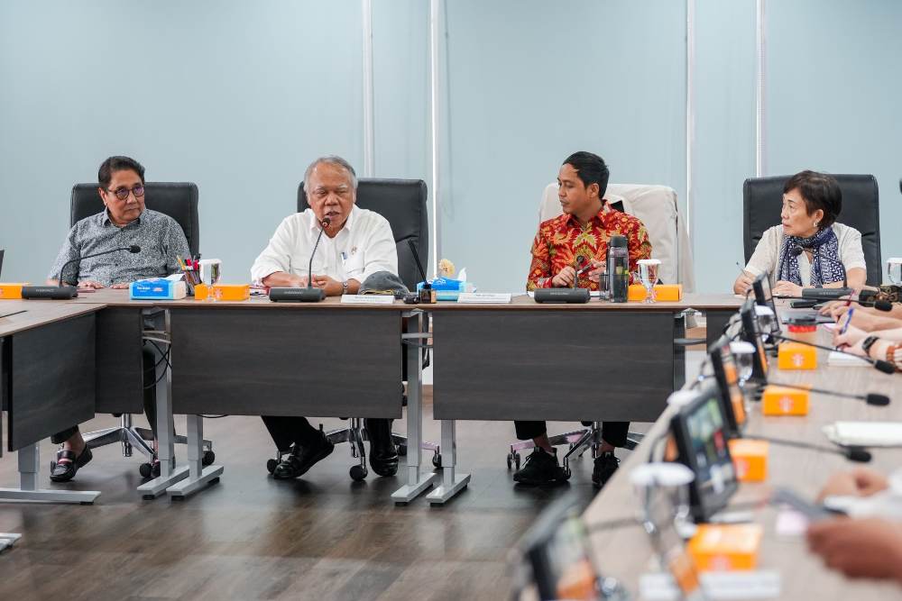 Plt Kepala Otorita IKN Basuki Hadimuljono dan Plt Wakil Kepala Otorita IKN Raja Juli Antoni menghadiri rapat Forum Investor IKN pada Senin, 8 Juni 2024 - Dok. Media Sosial X Raja Juli Antoni