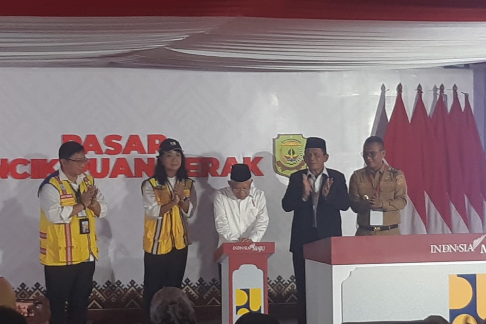 Wakil Presiden RI Maruf Amin, Dirjen Cipta Karya PUPR Diana Kusumastuti serta Gubernur Kepulauan Riau (Kepri) Ansar Ahmad pada peresmian Pasar Baru Tanjungpinang dan Inpres Jalan Daerah, Tanjungpinang, Kepri, Senin (9/9/2024). JIBI/Dany Saputra.