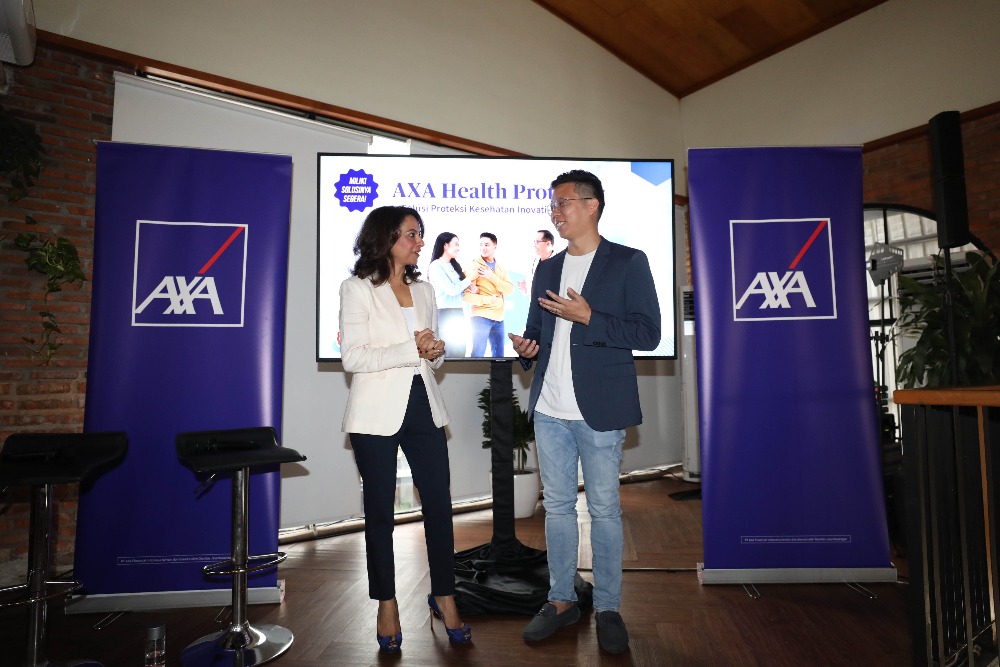 Presiden Direktur AXA Financial Indonesia Niharika Yadav (kiri) bersama dengan Chief of Health AXA Financial Indonesia Yudhistira Dharmawata saat acara Peluncuran AXA Health Protector di Jakarta, Senin (9/9/2024)./Bisnis-Eusebio Chrysnamurti