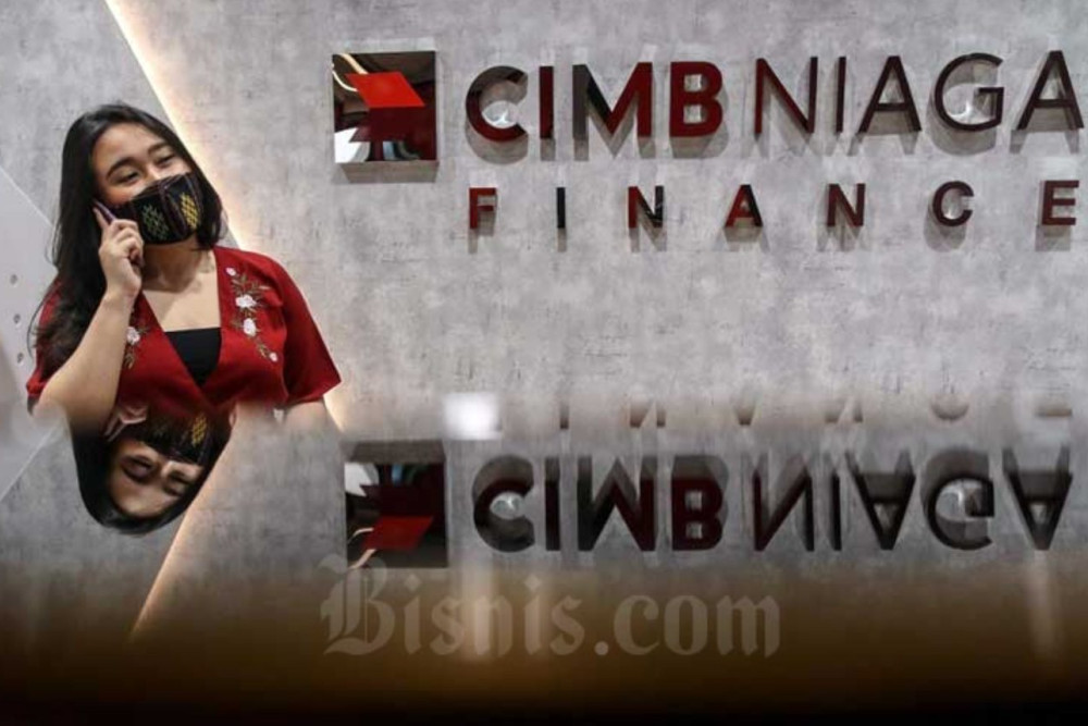 Karyawan di kantor PT CIMB Niaga Auto Finance atau CIMB Niaga Finance (CNAF). JIBI/Bisnis