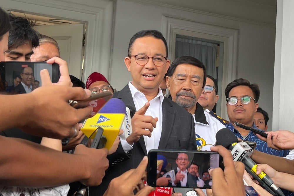 Mantan Gubernur DKI Jakarta Anies Baswedan usai menjadi narasumber di acara pendidikan partai Nasdem, Jakarta Selatan, Kamis (8/8/2024). JIBI/Anshary Madya Sukma