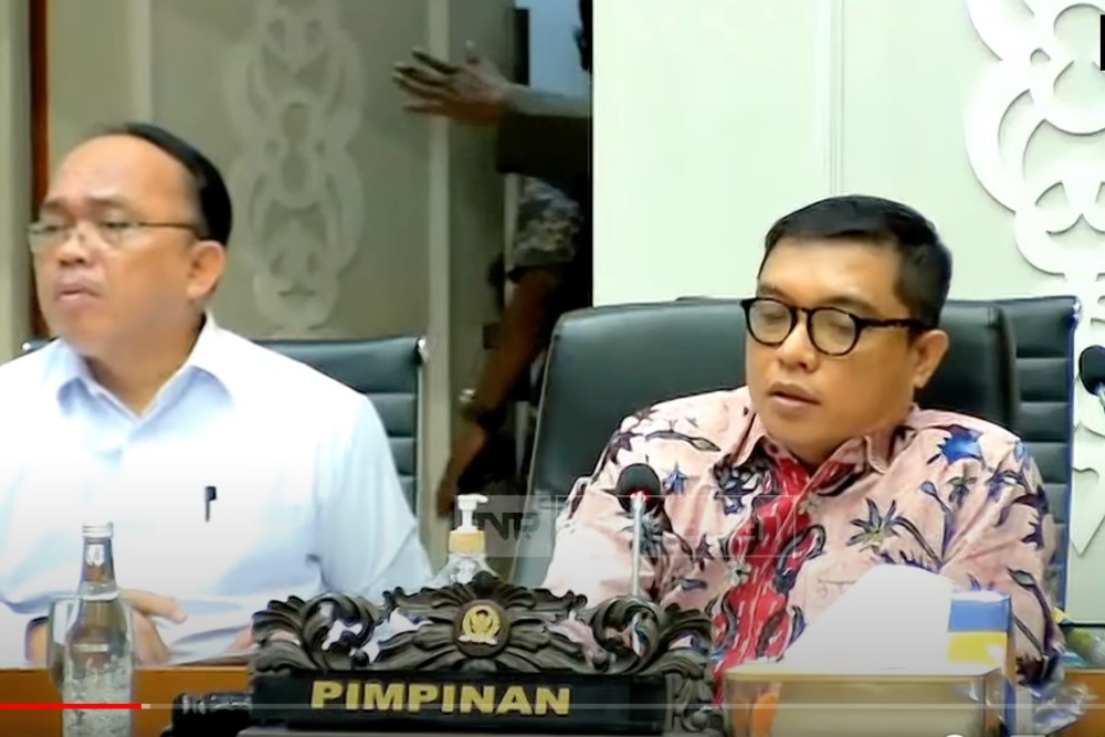 Wakil Ketua Baleg DPR Achmad Baidowi memimpin jalannya rapat untuk membahas daftar inventarisasi masalah (DIM) RUU Pilkada pada Rabu (21/8/2024).