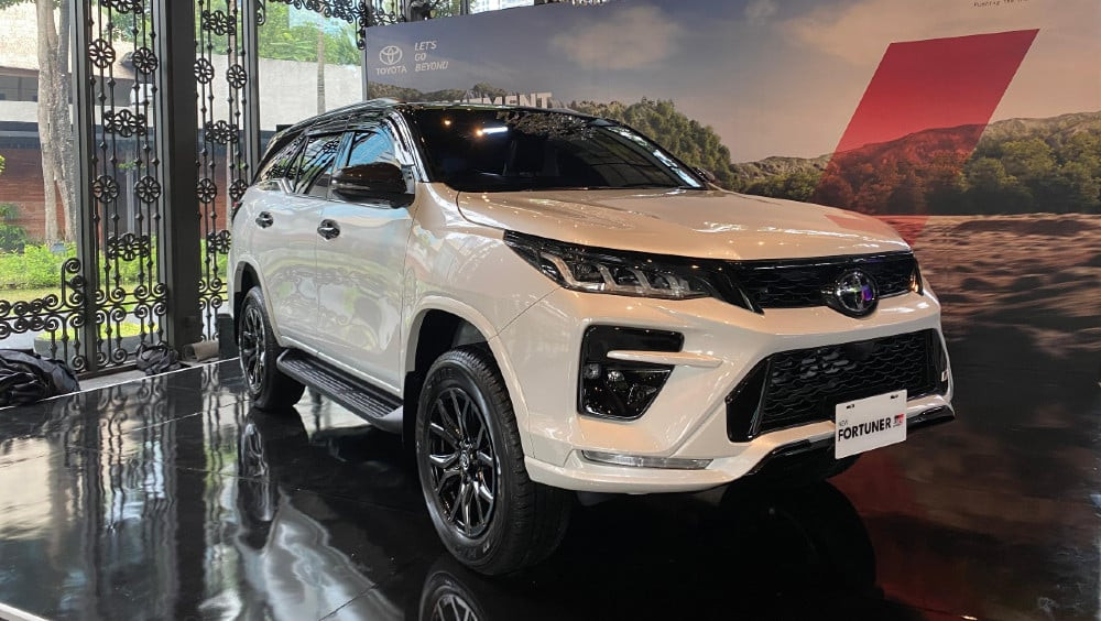  Manuver Pasar Toyota Fortuner