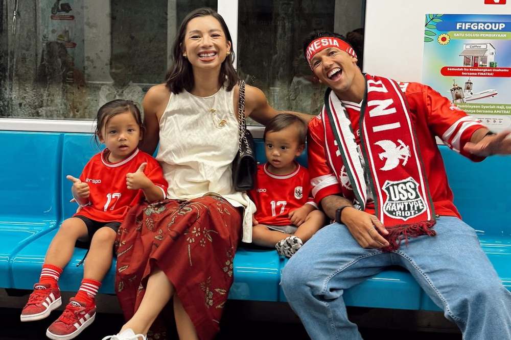  Irfan Bachdim dan Keluarga Naik MRT ke GBK Nonton Timnas Indonesia vs Australia